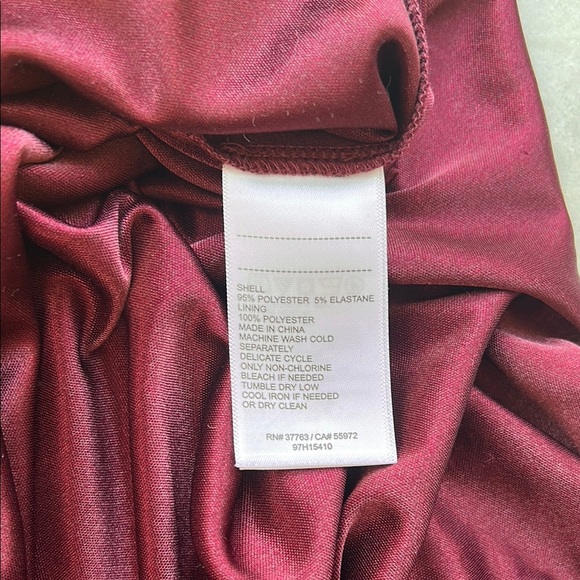 Laundry by Shelli Segal Burgundy Gown Ruched sides and flutter Sleeve | 10 - Picture 7 of 7